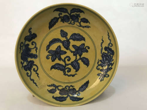 Chinese yellow glaze blue and white porcelain plate,