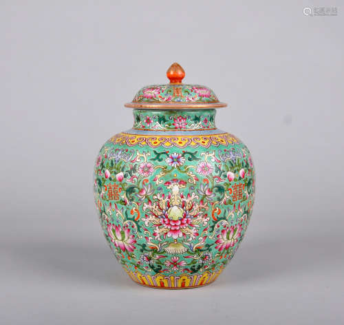 Chinese famille rose porcelain jar with lid, Jiaqing