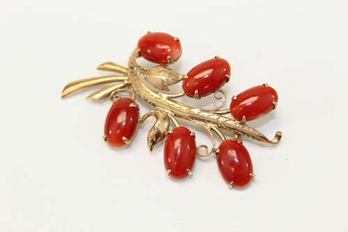 18 K gold red coral brooch