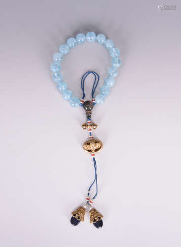 A Chinese aquamarine beads bracelet.