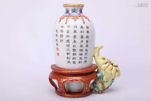 Chinese famille rose porcelain wall vase, Qianlong