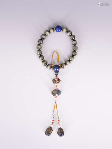 A Chinese cat's-eye stone beads bracelet.