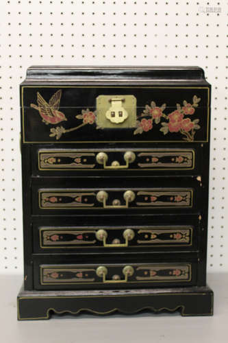 Chinese lacquered jewelry box, 20th Century.