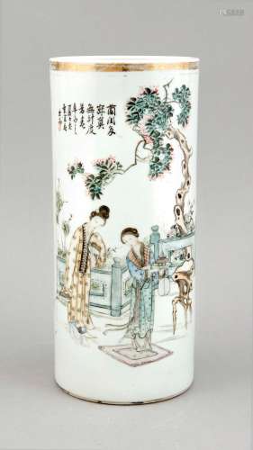 A Mid-20th century Chinese famille rose cylinder vase, porcelain polychromed, 2 females on a garden terrace, calligraphy, h. 29 cm