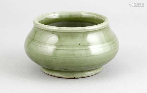 A small celadon bowl, late Ming period (1368-1644), porcelain with translucent olive-green glaze, bulgy shape on slightly flared stand ring, beaded lip, manufactoring flaws in places, h. 7.1 cm, Ø 12.8 cm