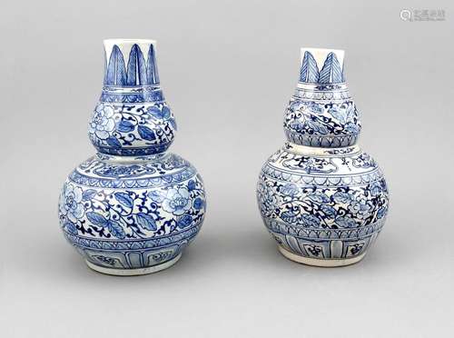 A pair of 19th-century Chinese vases, underglazeblue decor, signed, minor restorations to both stand rings, h. ca. 30 cm