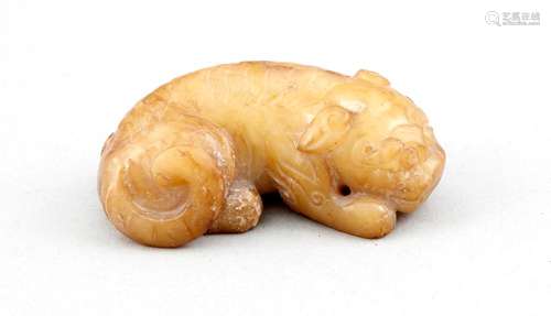 liegender Fo-Hund, China, 18./19. Jh., hellbrauner Stein, ca. 3 x 7 x 4 cm