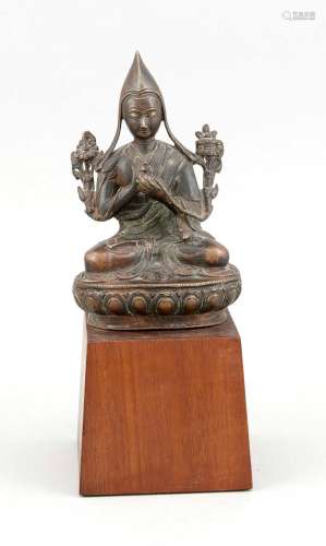 A 19th-century Tibetan Lama Padmasana figure with wooden pedestal, dark patinated bronze, Vitarka Mudra, on a slightly conical square hardwood pedestal, h. 26 cm
