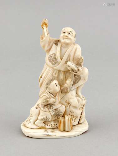 A Japanese 19th-century okimono, carved ivory with blackened engravings, father and son, the knife glued, h. 15 cm