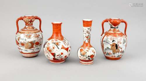 4 Kutani-Vasen, Japan, 19. Jh., 1 x Flaschenvase mit langem, leicht konischem Hals (H. 18 cm), 1 x bauchige Form mit kurzem Hals (H. 17 cm), 2 x Balusterform mit Drachenhandhaben und geweiteter Öffnung (H. 18 cm). Dekore überwiegend in Eisenrot, teilw. goldgehöht, alle signiert