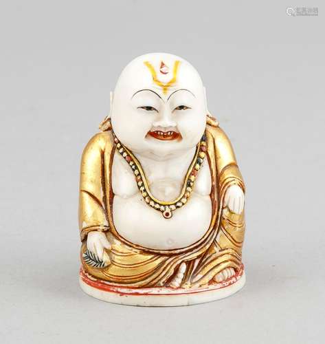 kleiner Elfenbein-Buddha, China, 20. Jh., goldstaffiertes Gewand, H. 7 cm