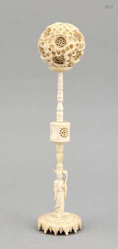 Jawbreaker, China, around 1900, ivory, h. 30 cm