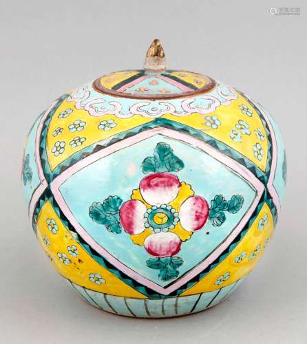 A Chinese ceramic ginger pot with lid, 1st c. 20th century, the side coninuously painted with reserves depicting radish, flowers on yellow ground, h. 22 cm