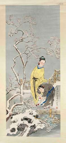 Rollbild, Japan, 20. Jh., Darstellung einer jungen Dame mit ihrer Dienerin an blühendem Baum, 187 x 58 cm