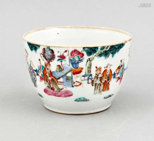 A small Chinese famille rose bowl around 1900, the polychromed decor depicting landscape with figures, stamped seal mark in red, minor chips to the border, h. 8,5 cm/d. 13 cm