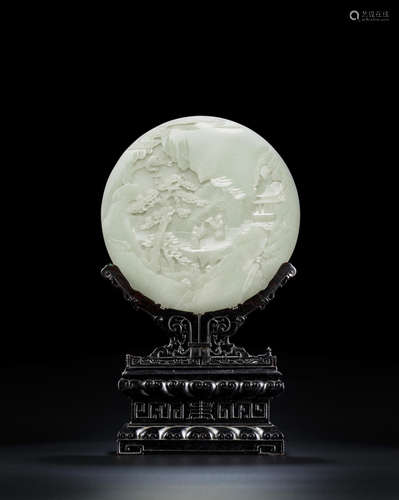 Qianlong A magnificent Imperial white jade circular table screen