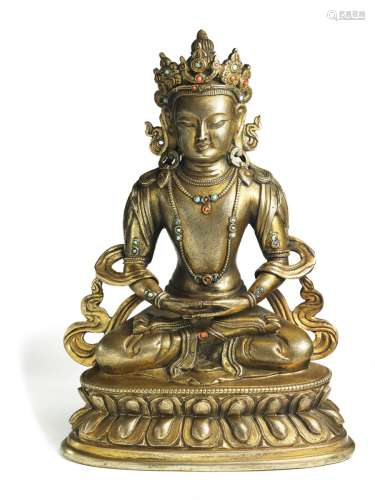 A Chinese gilt bronze figure of Amitayus. Qianlong 1736–1795. Weight 1025 g. H. 16 cm.