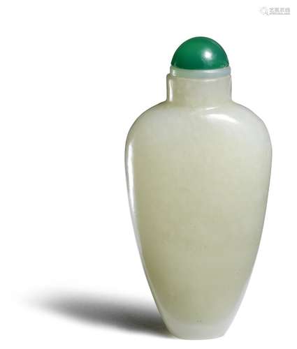 A Chinese white jade snuff bottle, spade shaped, resting on a concave oval base, stopper of green glass resting on a mother of pearl base. H. 6 cm.