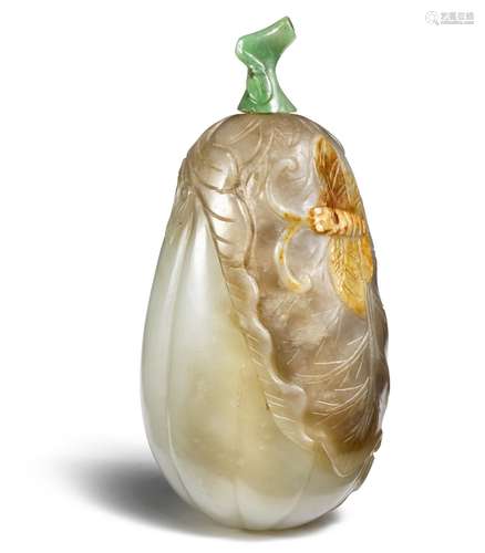 A Chinese jade snuff bottle in grey, brown and orange carved in the shape as a melon with leaves and butterflies.  Qianlong -Jiaqing 1750–1830. L. 9,5 cm.