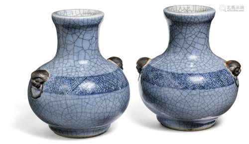 A pair of small Chinese crackle vases. Late Qing, c. 1900. H. 12 cm. (2)