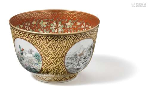 A Chinese porcelain bowl, decorated in enamel colours. Qing, 19th century. Diam. 13 cm.