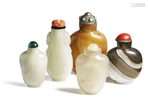 Five agate and jade snuff bottles. 18th-19th century. H. 6–8 cm. (5)