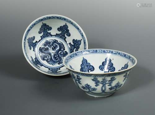 A pair of Ming Dynasty blue and white bowls, the interiors with seven ogee lappets rising from a