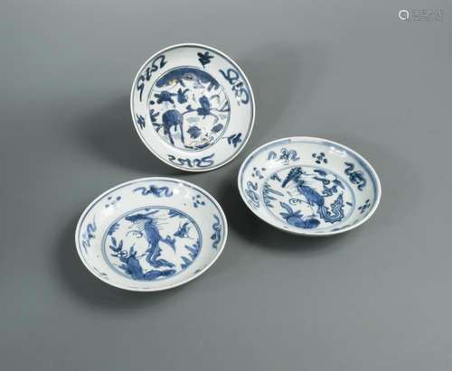 Three Ming blue and white dishes, comprising a Jiajing period dish painted with a deer amonst