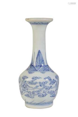 SMALL BLUE AND WHITE VASE, KANGXI PERIOD