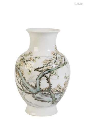 FAMILLE VERTE BALUSTER VASE, REPUBLIC PERIOD