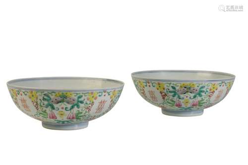 PAIR OF FAMILLE-ROSE BOWLS, QING DYNASTY