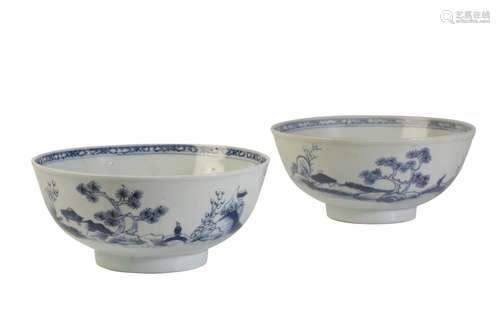 PAIR OF BLUE AND WHITE 'NANKING CARGO' BOWLS, QING DYNASTY, 18TH CENTURY