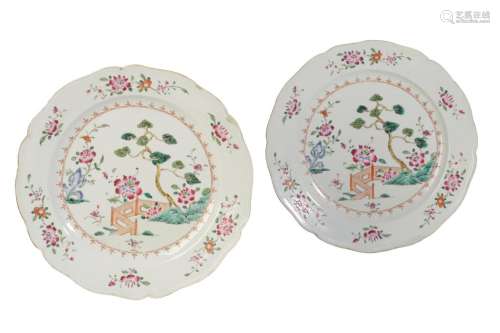 PAIR OF FAMILLE-ROSE EXPORT DISHES, QIANLONG PERIOD