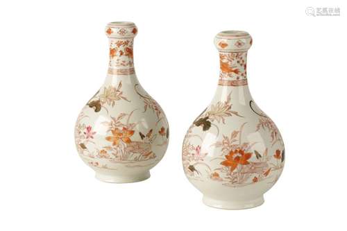 PAIR OF BALUSTER BOTTLE VASES, KANGXI PERIOD