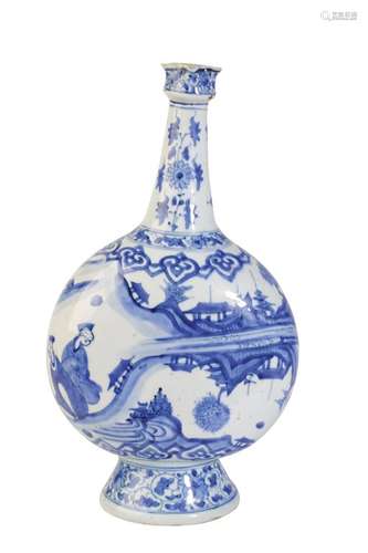 TRANSITIONAL STYLE BLUE AND WHITE WINE FLASK, QING DYNASTY, 19TH CENTURY