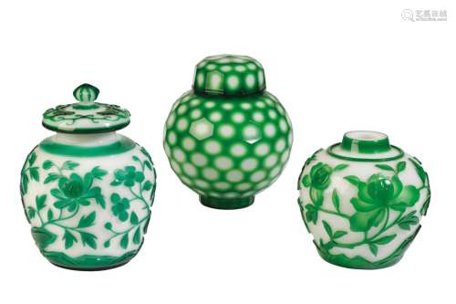 GREEN OVERLAY PEKING GLASS JAR AND COVER