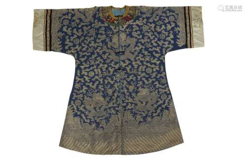 BLUE SILK 'DRAGON' ROBE, LATE QING DYNASTY