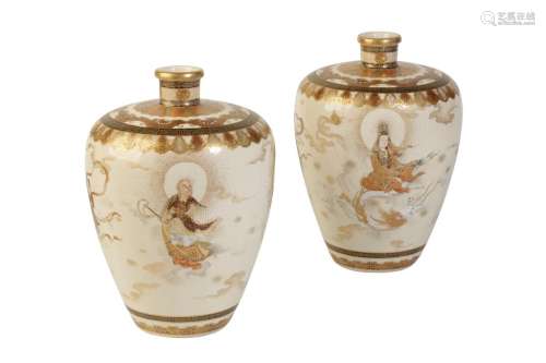 FINE PAIR OF KINKOZAN SATSUMA VASES, MEIJI PERIOD