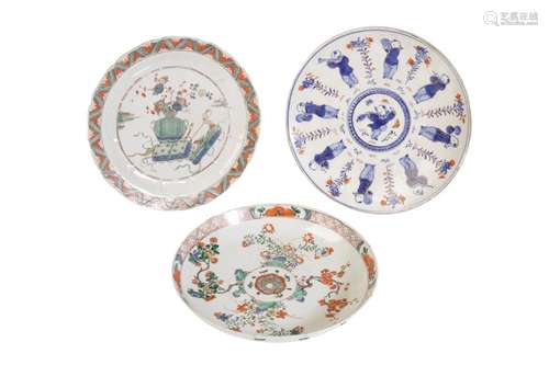 TWO FAMILLE VERTE DISHES, KANGXI PERIOD