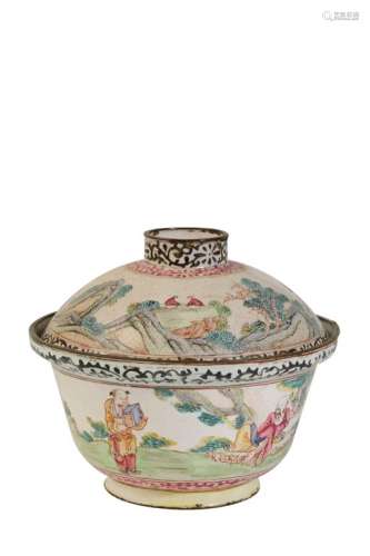 CANTON ENAMEL FAMILLE-ROSE COVERED BOWL, QING DYNASTY, 19TH CENTURY