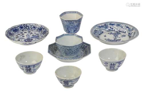 GROUP OF BLUE AND WHITE WARES, 18TH CENTURY