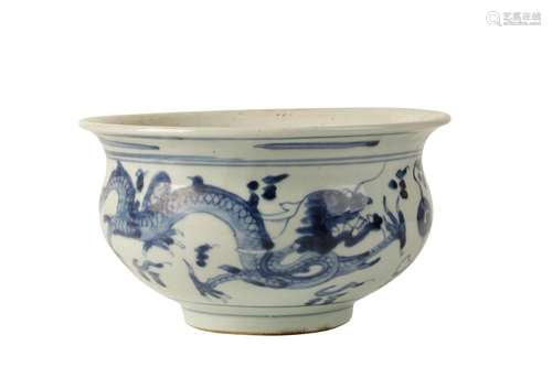 BLUE AND WHITE BASIN, QING DYNASTY