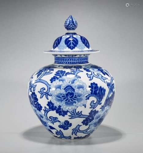 Large Chinese Blue & White Porcelain Covered Vase