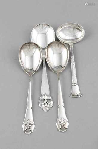 Vier Vorlegeteile, Dänemark, um 1930, 2x Silber 826/000, 2x plated, 3 Löffel und 1 kleineKelle,