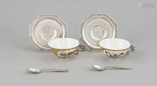 Zwei Teetassen mit UT, Vietnam, 20. Jh., Silber 900/000, UT 8-eckig, am Rand durchbrochengearbeitet,