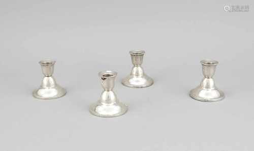 Vier Leuchter, Niederlande, 20. Jh., Silber 833/000, runder, gewölbter und gefüllterStand, Tülle