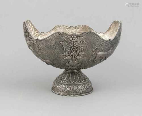 Ovale Schale, wohl Indien, 20. Jh., Silber geprüft, runder gewölbter Stand, ovale Schalemit