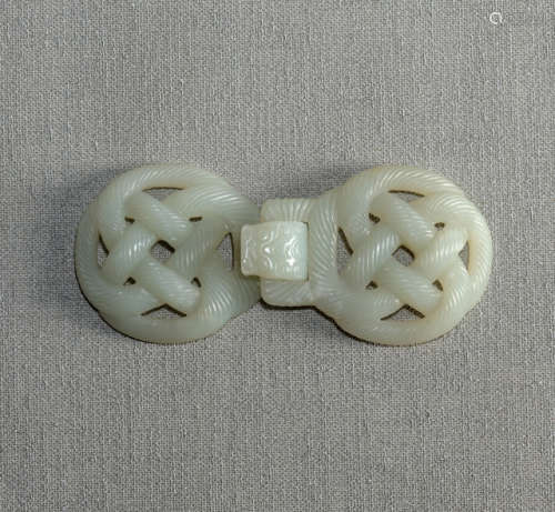 A FINE CARVED TWO-PART ENDLESS KNOT JADE BELT BUCKLE
