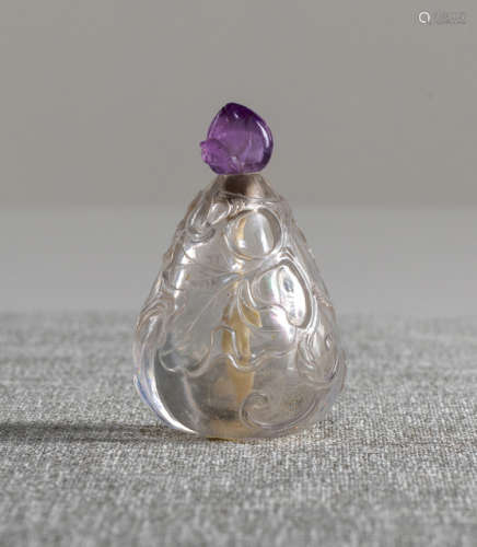 A MELON-SHAPED CARVED CLEAR ROCK CRYSTAL SNUFFBOTTLE