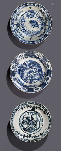 A GROUP OF BLUE AND WHITE SWATOW PORCELAIN CHARGERS